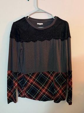 Women’s Gray Lace Yoke Plaid Hem Long-Sleeve Top